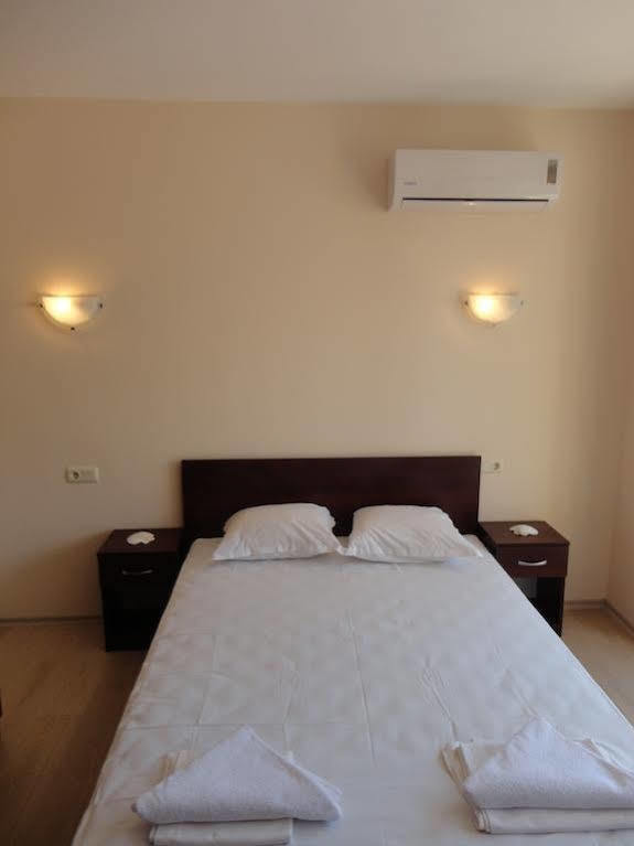 Holiday Apartments In Поморіє Екстер'єр фото