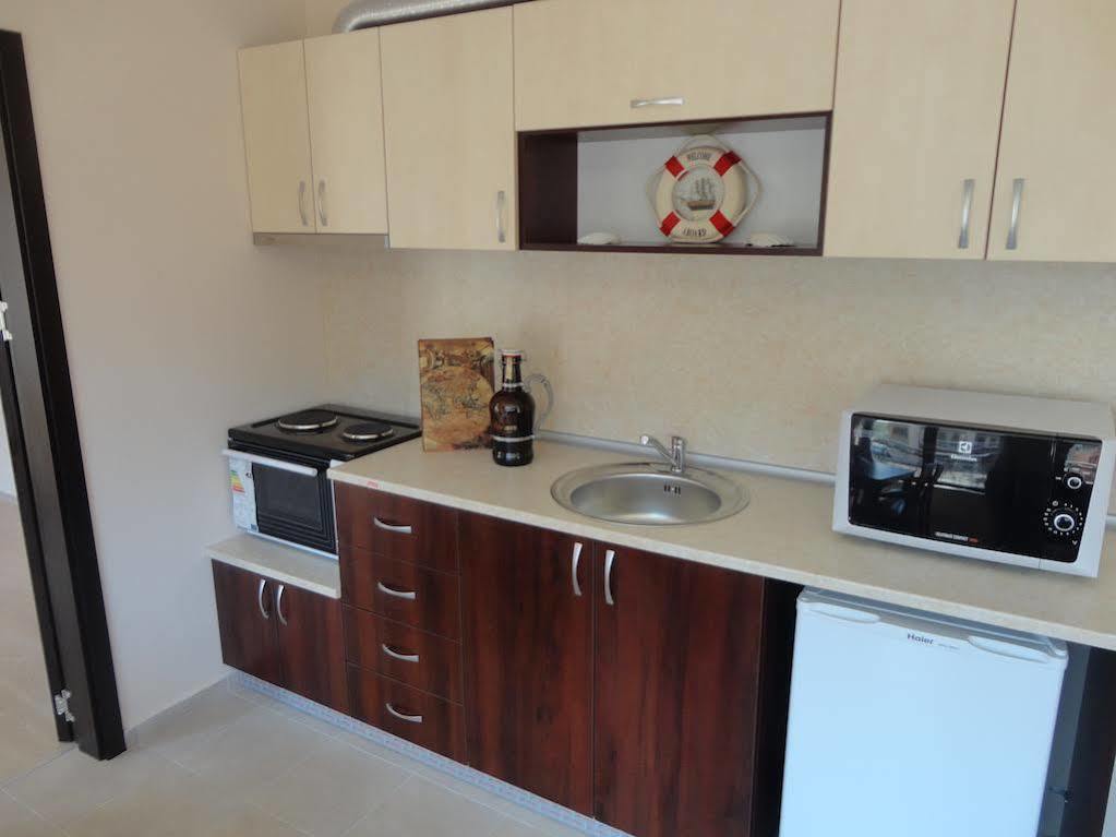 Holiday Apartments In Поморіє Екстер'єр фото