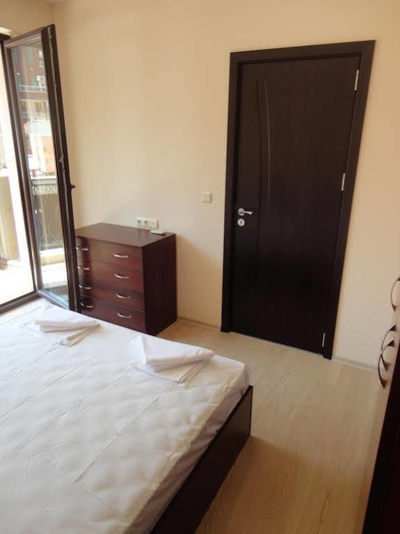 Holiday Apartments In Поморіє Екстер'єр фото