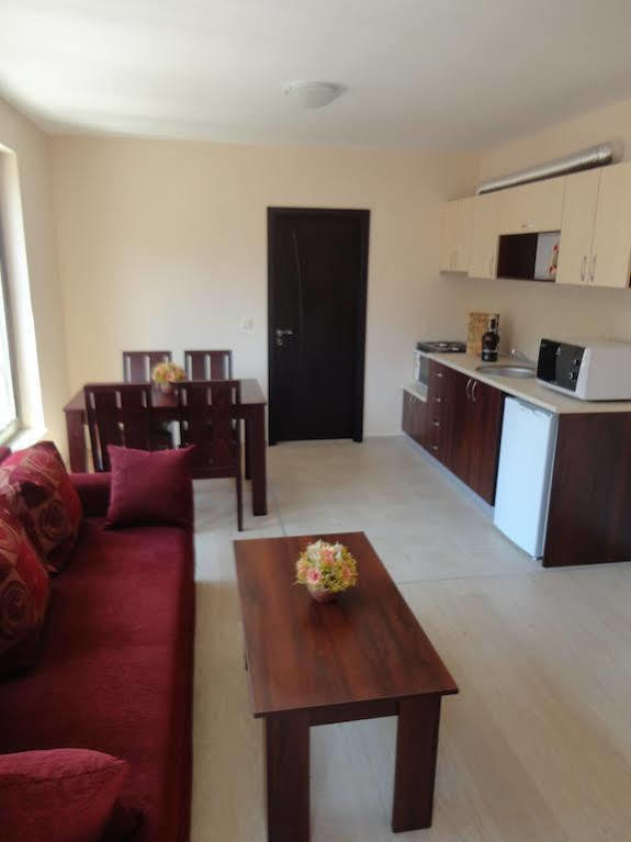Holiday Apartments In Поморіє Екстер'єр фото