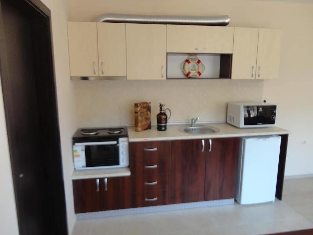 Holiday Apartments In Поморіє Екстер'єр фото