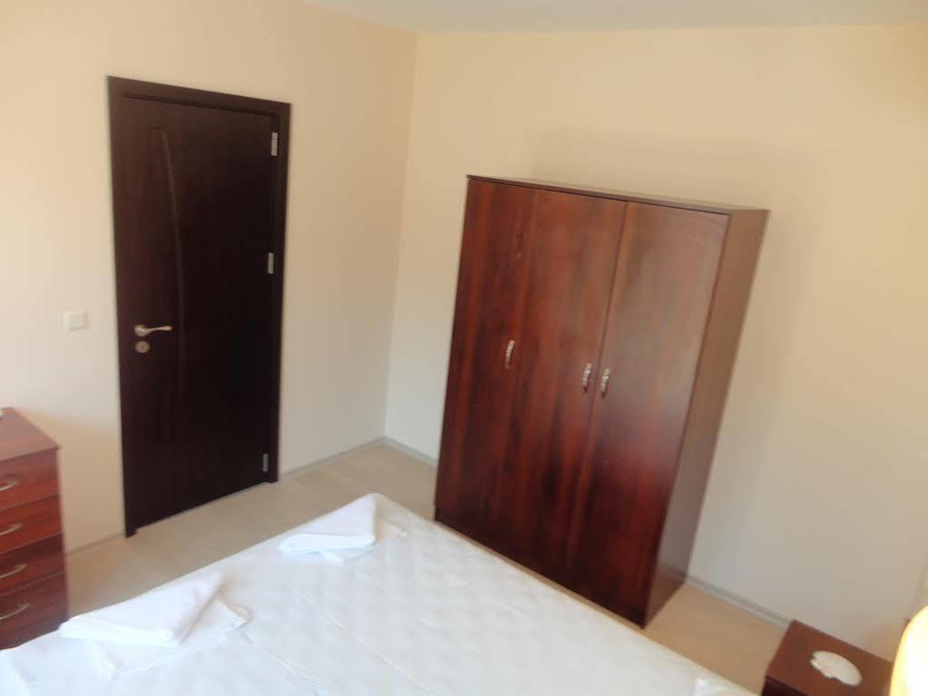Holiday Apartments In Поморіє Екстер'єр фото